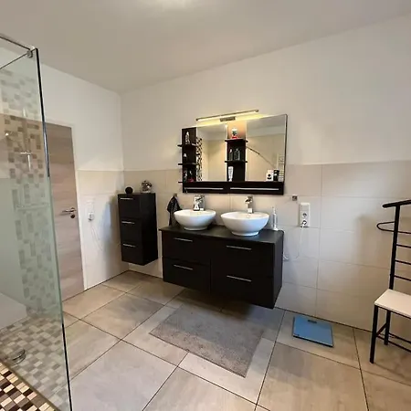 Haus Mit Garten 》ruhig & Zentral Apartment *